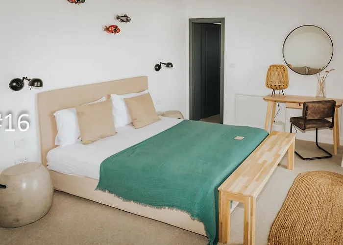 The Pines - Experiment Favelas B&B 4*